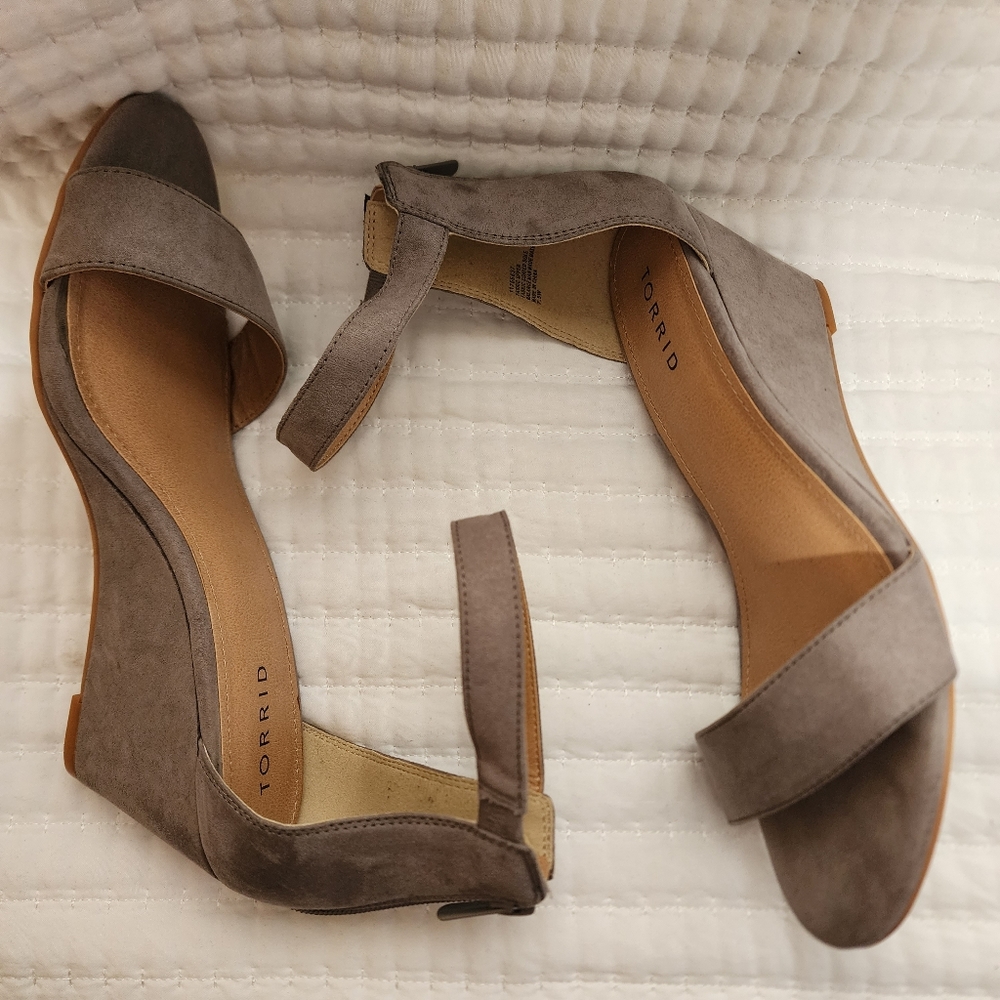 Torrid Wedge - Picture 9 of 11